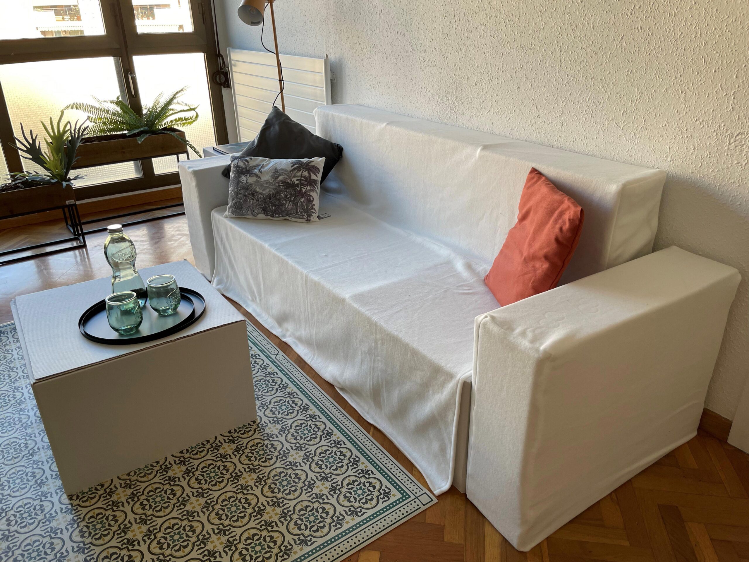 Sofá para decorar salón para home staging