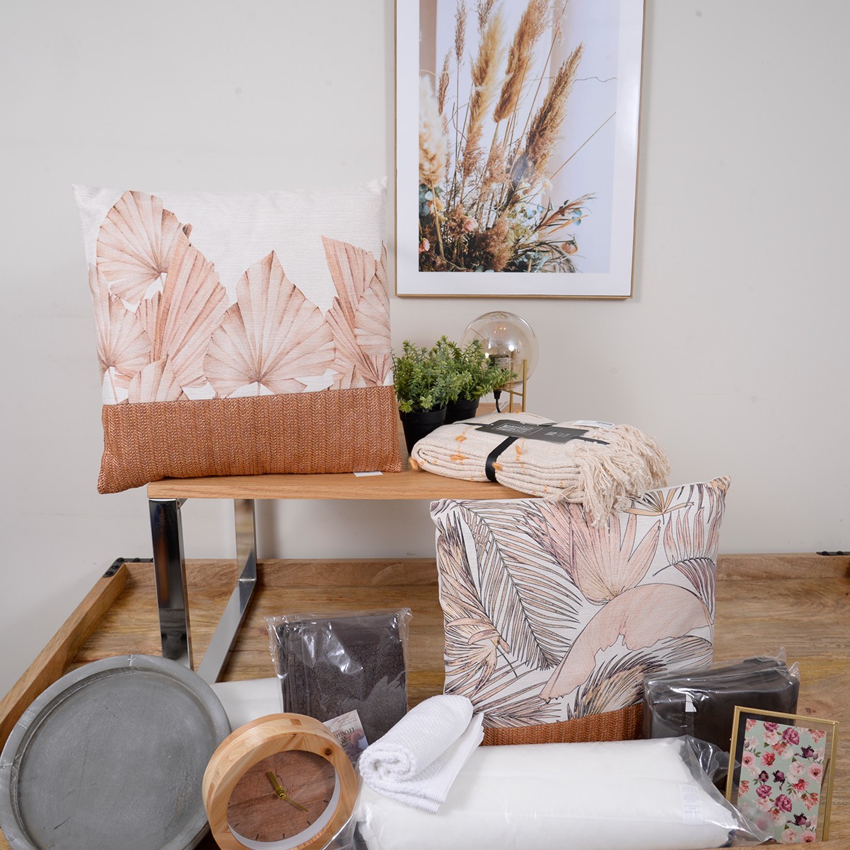 conjunto vivienda entera de cartón con paquete decoración para home staging