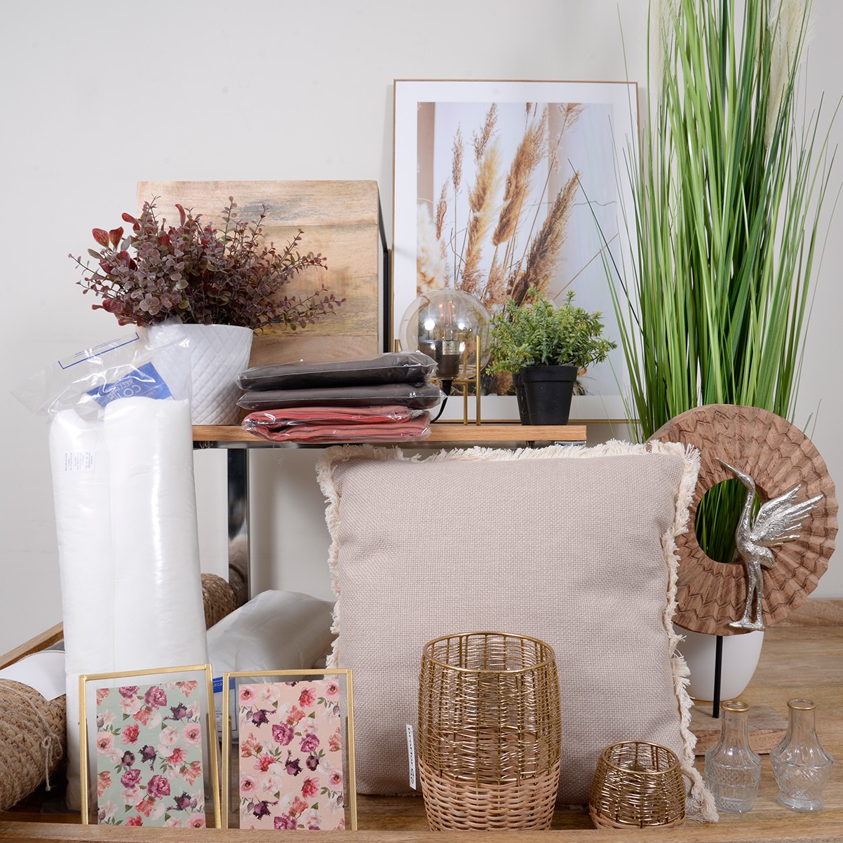 conjunto vivienda entera de cartón con paquete decoración para home staging